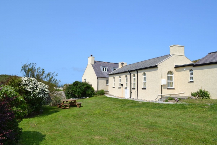 self Catering Holiday Cottages in Cemaes Bay